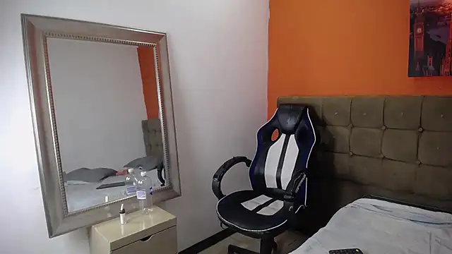 Alaiia___'s cam snapshot