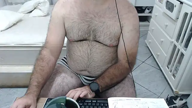 MysterBearMG live sex cam