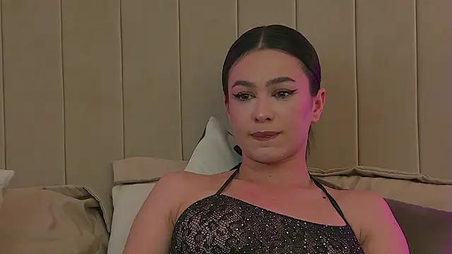 reyabaines live sex cam