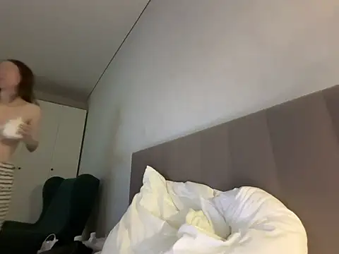 GoldenSexySky's cam snapshot