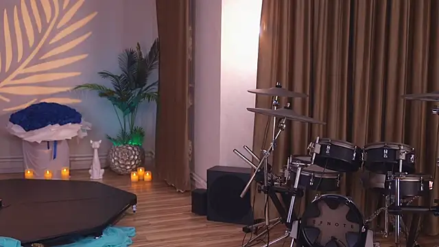 KittyCaitlin live sex cam