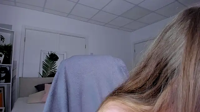 MiaMews live sex cam