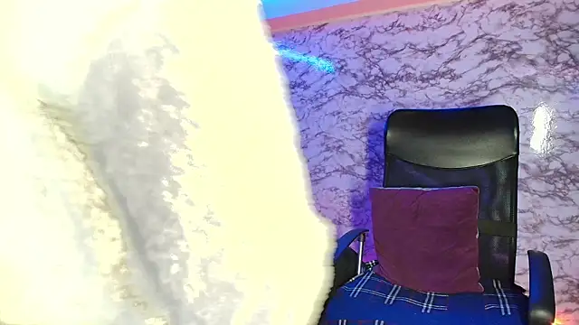 Camila_IRoose's cam snapshot