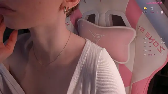 Elisahsthetics's cam snapshot