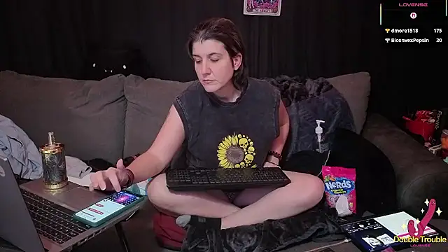 Bella_and_Marie's cam snapshot