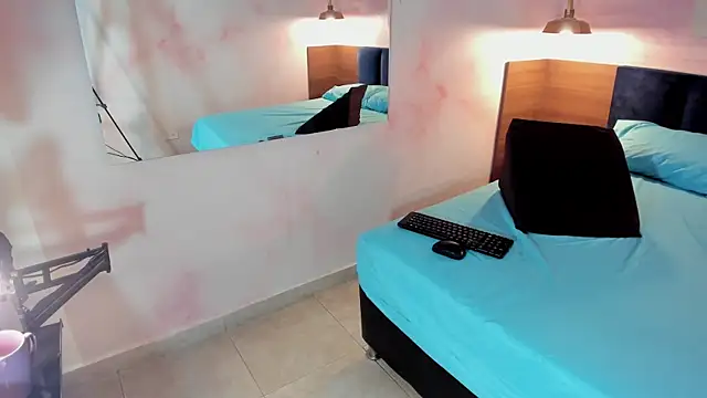 MelaniieRoux live sex cam