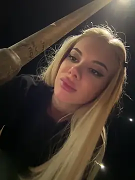 AlyssaFoxx_'s cam snapshot