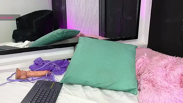 Alison_bellee's cam snapshot