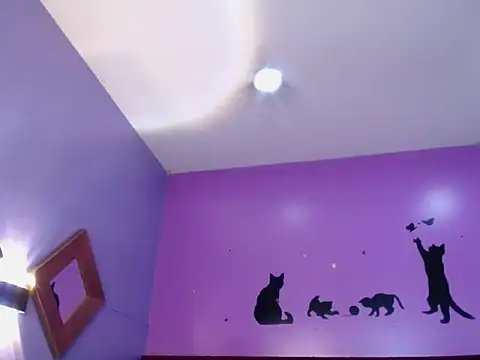 tiiny_emilly's cam snapshot