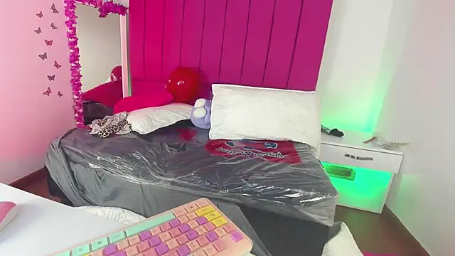 Mia_Miller001's cam snapshot