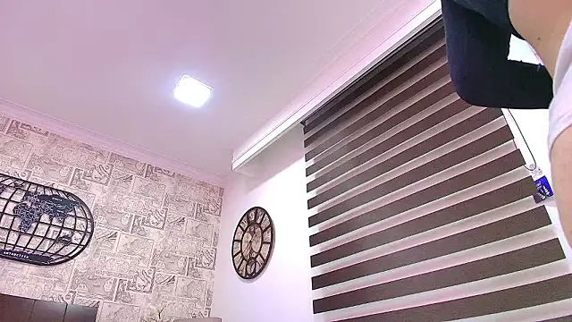 emily_clarkk_'s cam snapshot