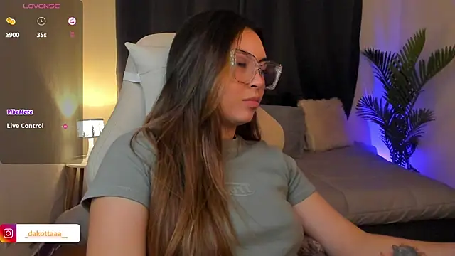 dakottaa_'s cam snapshot