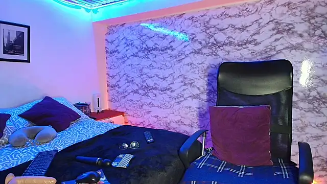 Camila_IRoose's cam snapshot