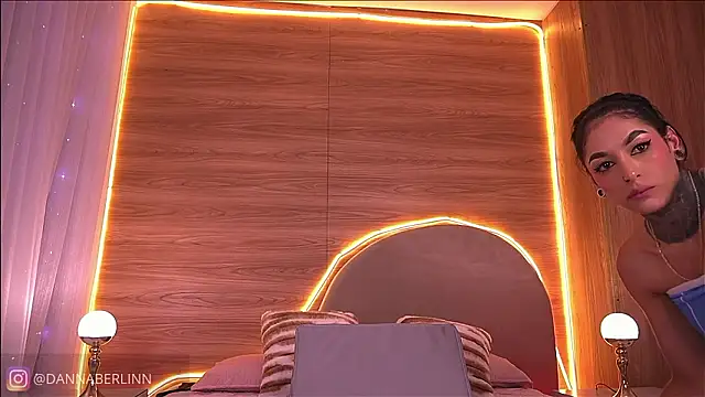 danna_berlin_'s cam snapshot