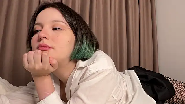 bumble_bee's cam snapshot