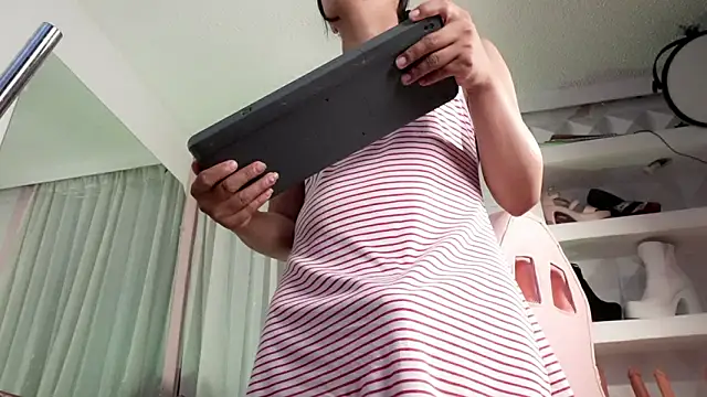 Mara-Bella live sex cam