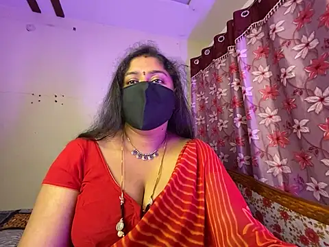 LouleyRanii live sex cam