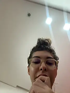 Nikatsu's cam snapshot