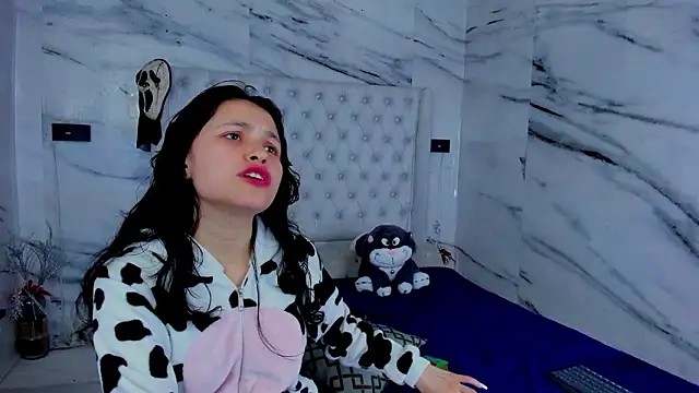 Ari_and_Storm's cam snapshot