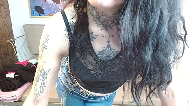 Roxanne_vale's cam snapshot