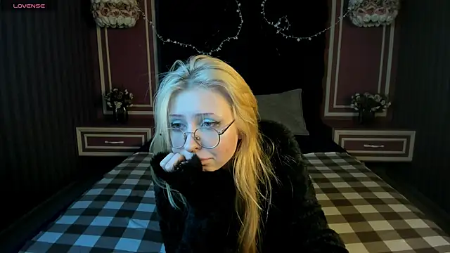 Grace_blush's cam snapshot