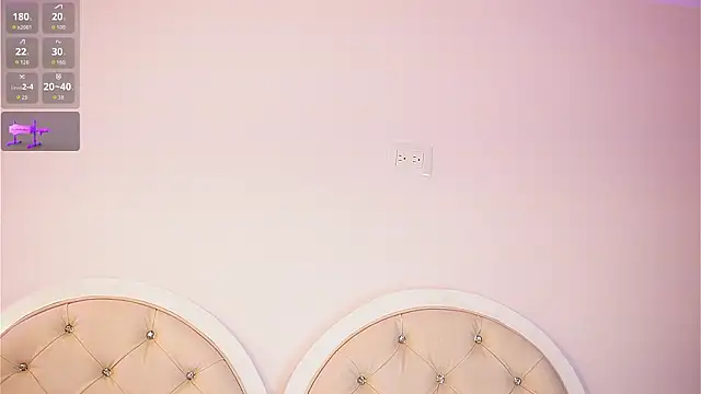 caroline_adams_'s cam snapshot