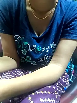 call_me_mouni099's cam snapshot