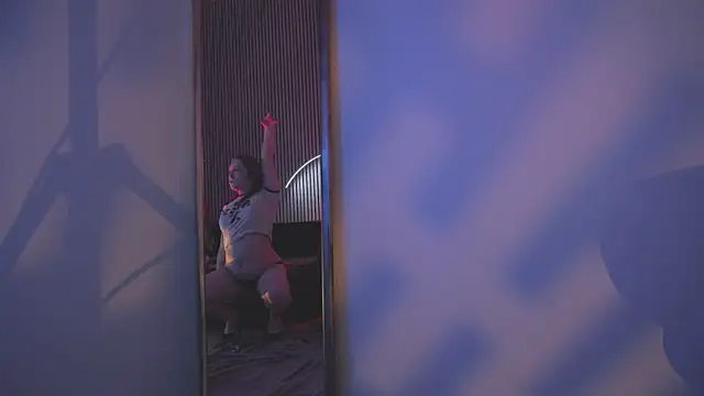 saint_trisha's cam snapshot