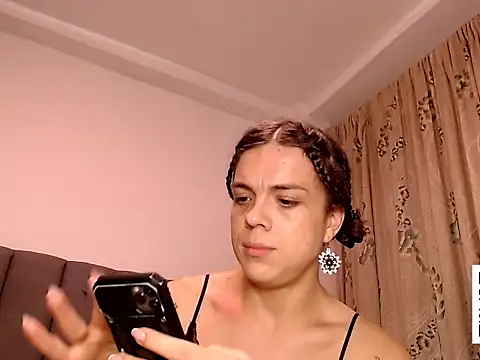saara_johnson496 live sex cam