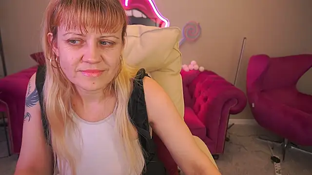 BellaLaPetit's cam snapshot