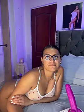 ema_zoe's cam snapshot