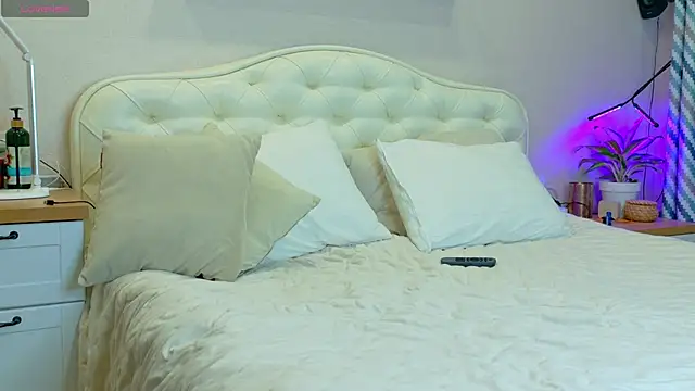 LadySweetWife's cam snapshot