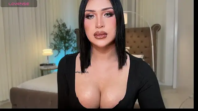 Your_Majesty_Tyra live sex cam