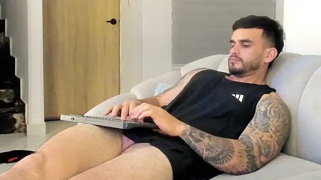 Ricardogo19 live sex cam