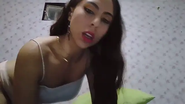 Roselingalvis13 live sex cam