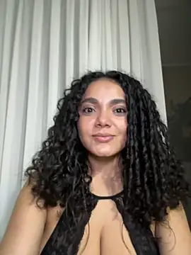 Curlyierr live sex cam