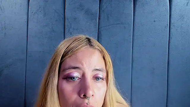 Dakota_Angell_'s cam snapshot