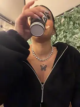 Hilary_pinkk's cam snapshot