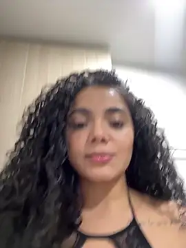 Curlyierr live sex cam