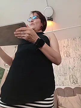 IsisBlake's cam snapshot