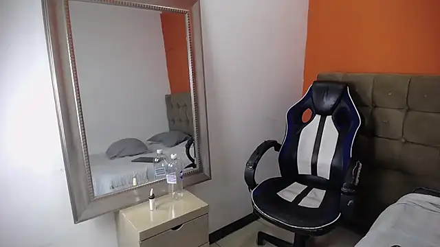 Alaiia___'s cam snapshot