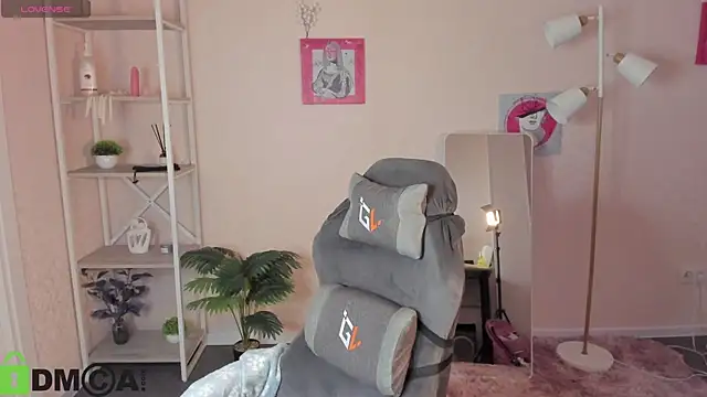 Nuura_Moore live sex cam