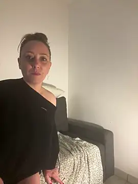 Reine_du_Vice84's cam snapshot