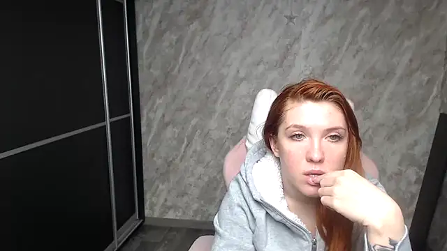 Reginasmilee live sex cam