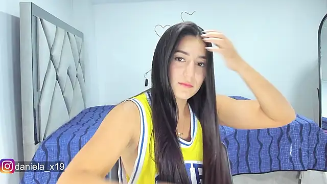 Daniela_x19's cam snapshot