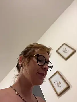 ItsNectara live sex cam