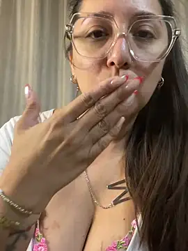 Soy_maiaa4's cam snapshot