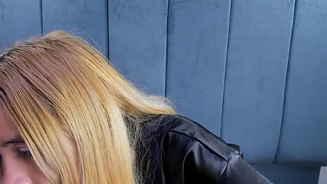 Dakota_Angell_'s cam snapshot