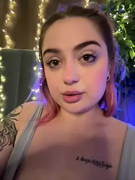 KellyMoors live sex cam