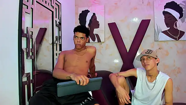 PRETTY_FEM live sex cam